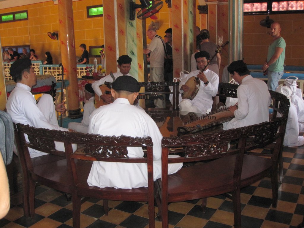 43-The band in the Cao Dai Church.jpg - The band in the Cao Dai Church
